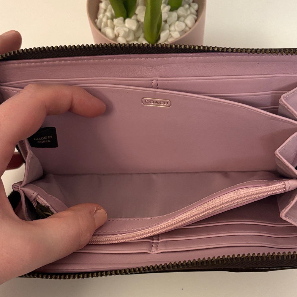 Coach Zoe Legacy Wallet Lavender Interior💜 - Picture 7 of 13
